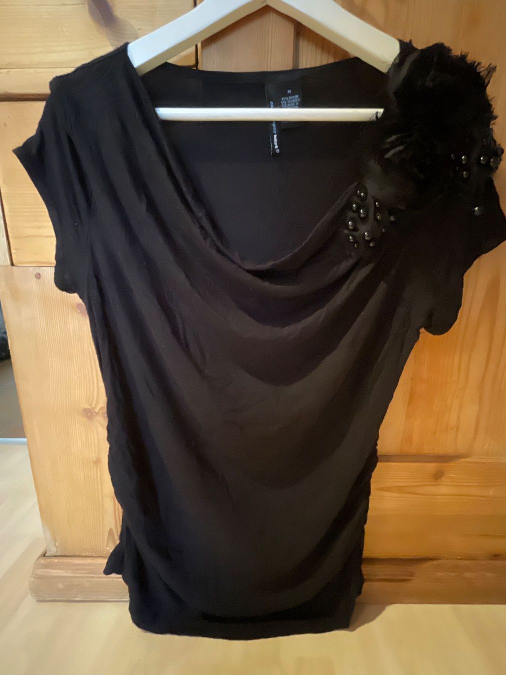 T-shirts: schwarzes Shirt SAINT-TROPEZ – D'occasion à Münsingen par Ckolibri