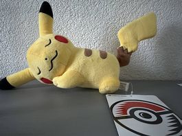 Pokémon Center schlafendes Pikachu Plüschtier