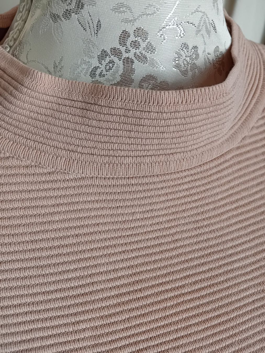 Pullover & Sweatshirts: Schicker Damenpullover, Grösse XS, rosa, gerippt – Gebraucht aus Rüthi (Rheintal) von titlis07 1