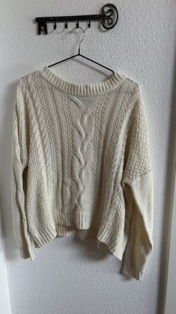 Zwei Winter-Pullover