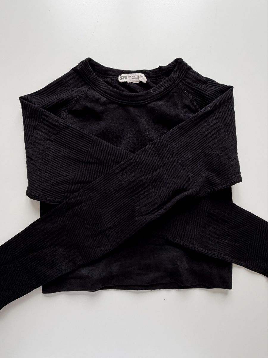 Stradivarius Top: Schwarzes Oberteil, Crop, Grösse M – Usato da Rorschach venduto da rom_h9v7