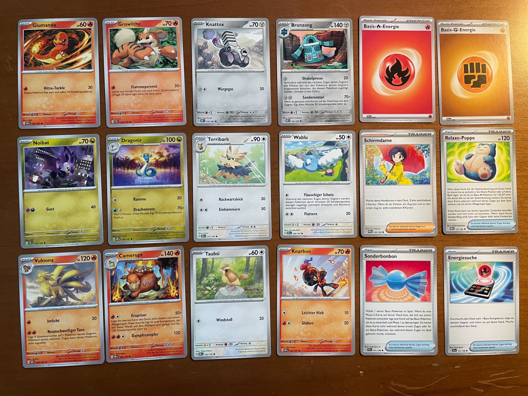 Pokémon Carte collezionabili: Pokemon Karten Set (Versand gratis) – Nuovo (secondo la descrizione) da Chur venduto da Angerson