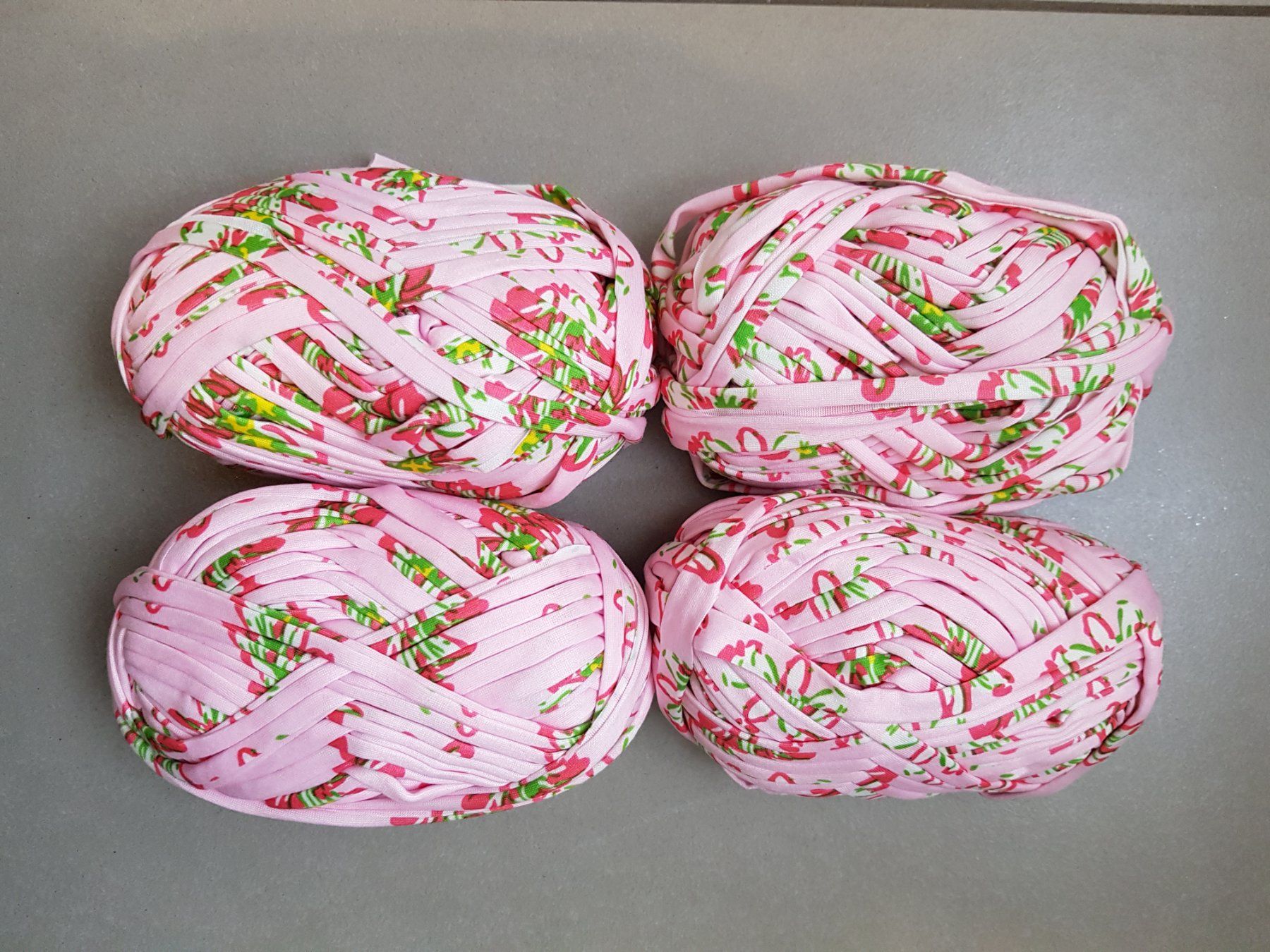 Wolle: 4 x 100 Gramm Textilgarn – Neu und originalverpackt aus Frauenfeld von Luna-Lia