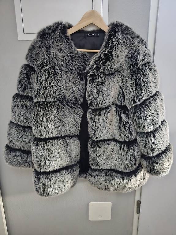 Giacche: Pelz Mantel/ Jacke – Usato da Birmenstorf AG venduto da JenniferLopetrone 2