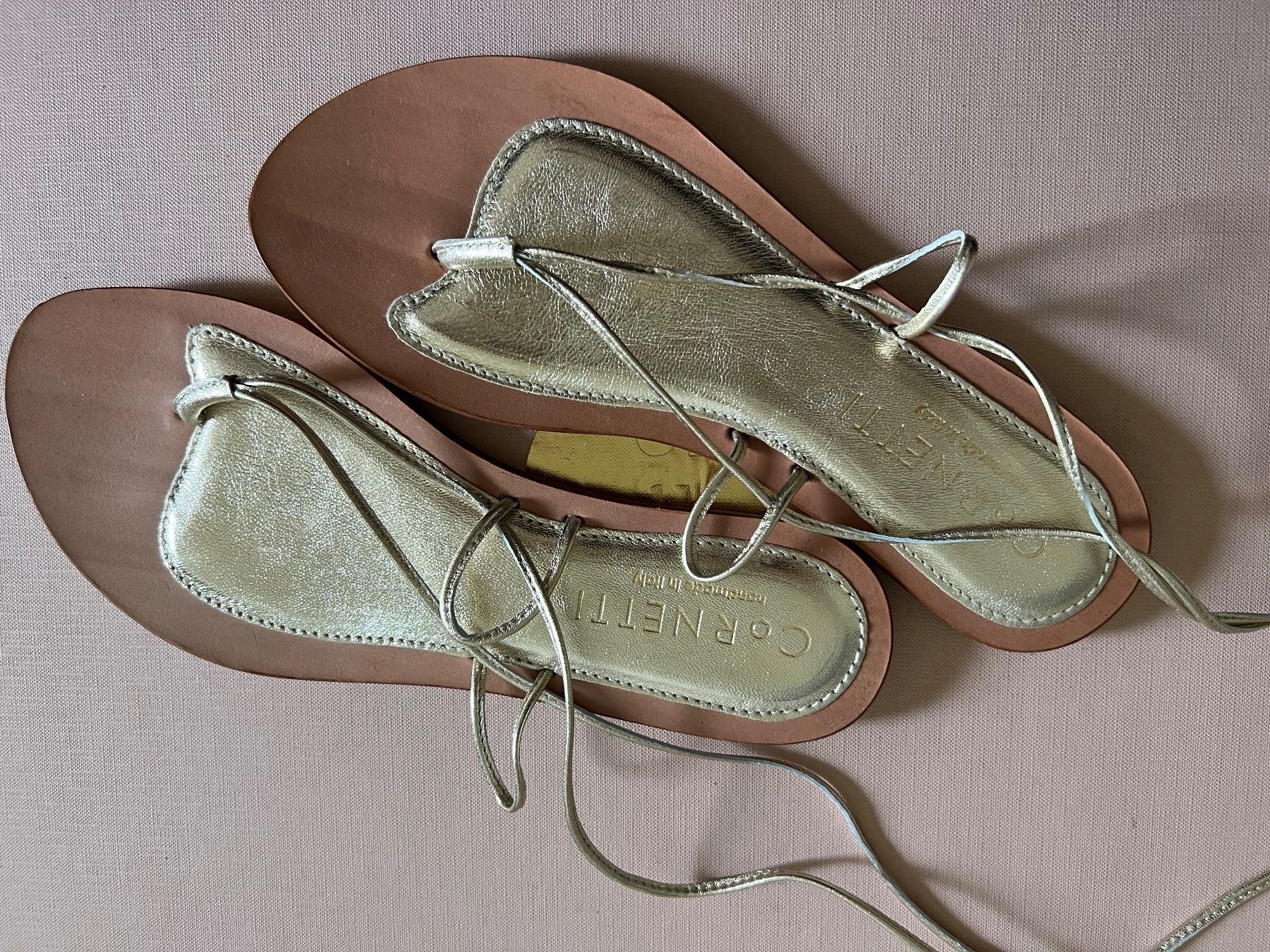 Zara Scarpe da donna: Wunderschöne Cornetti Sandalen gold – Nuovo (secondo la descrizione) da Zürich venduto da Suki.