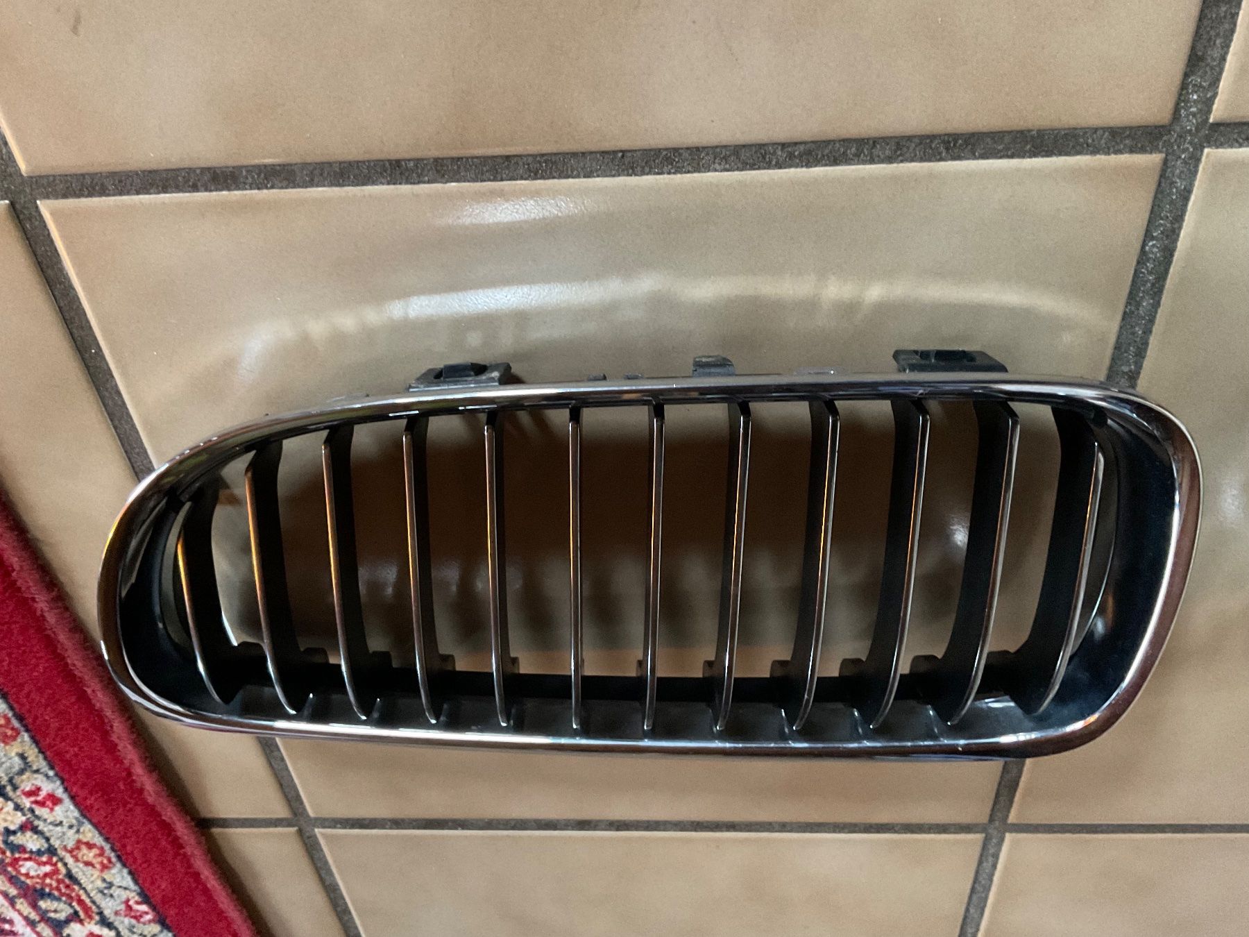 BMW Tutti pezzi di ricambio auto: Grilles BMW E90 & E91 couleur chrome d’origine – Usato da Cortébert venduto da Wolphy 6