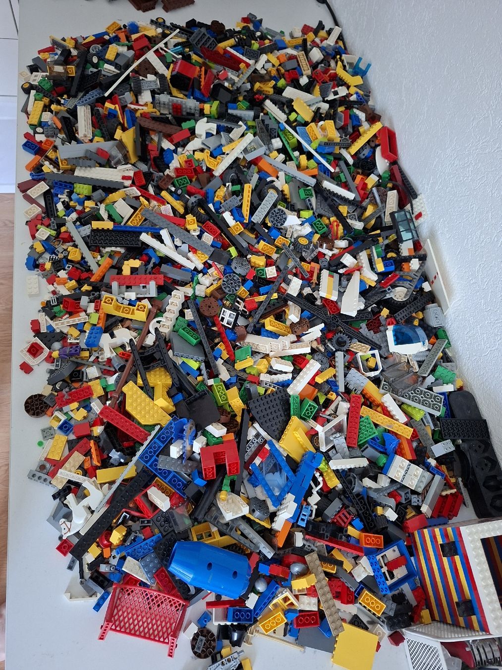Lego Kit di costruzioni: 10.6 kg Lego Kiloware – Usato da Chur venduto da bananaaa