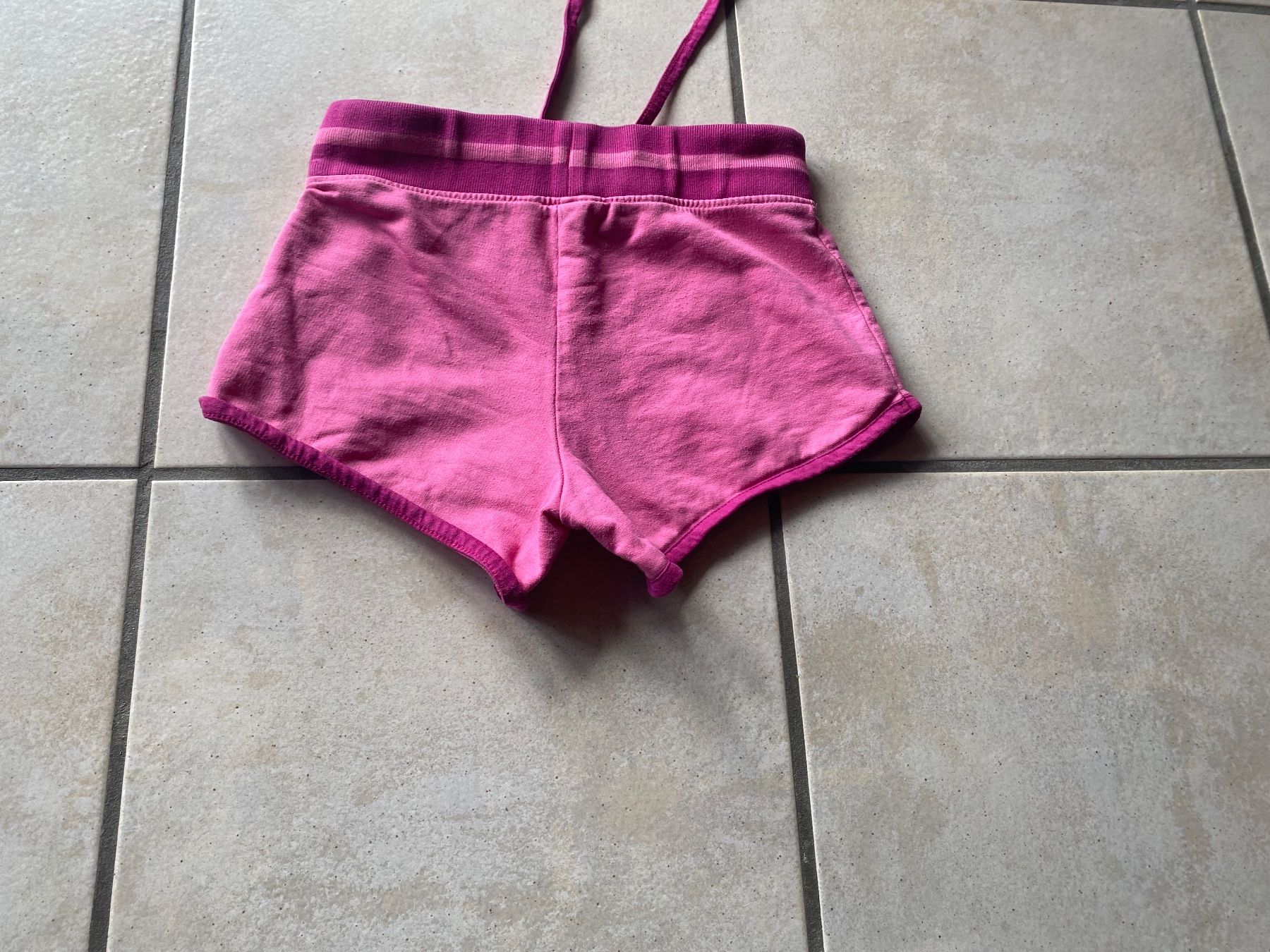 Hosen: Short 140 KIDS fuchsia – Gebraucht aus Orpund von Mary8972