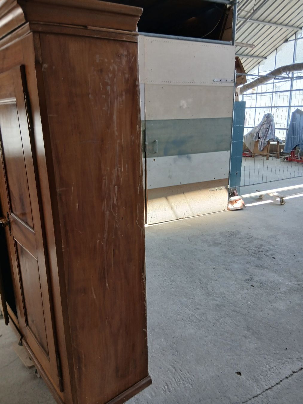 Armoires: ARMOIRE EN CERISIER AVEC SERRURES ET CLÉS – D'occasion à Neuchatel par NNeuchatel 4