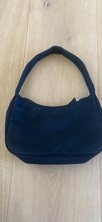 Taschen für Damen: Petit sac à main noir  – Gebraucht aus Areuse von Nic_wd9n 1