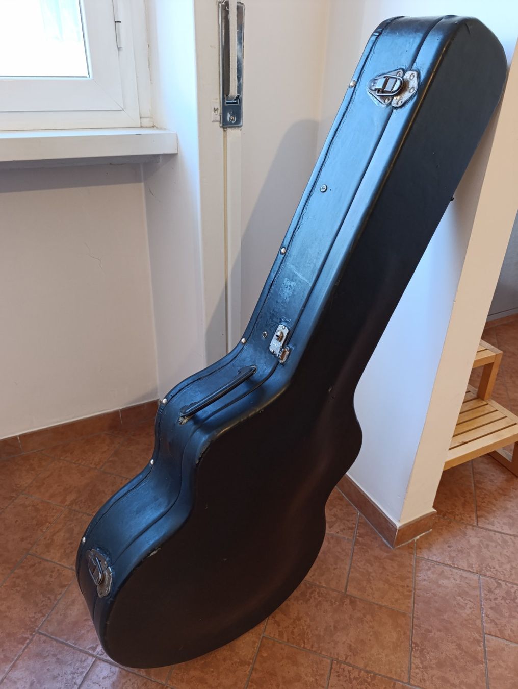 Valigie: Vintage Koffer für E-Gitarre – Usato da Bern venduto da sim_8y66 1