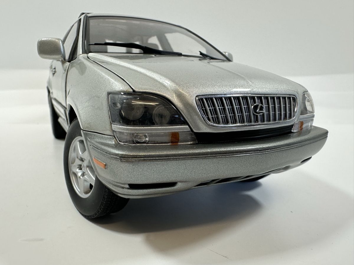 Autoart Modellini d'auto: Lexus RX300 1:18, silbrig, GATEWAY / AUTOART – Nuovo (secondo la descrizione) da Zofingen venduto da rf9_x2xt 8