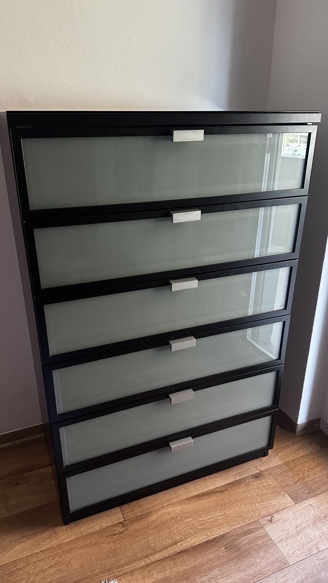Cassettiere: Kommode Schubladen schwarz Glasfronten gebraucht 6 Schublade – Usato da Wetzikon venduto da SuzyQ.