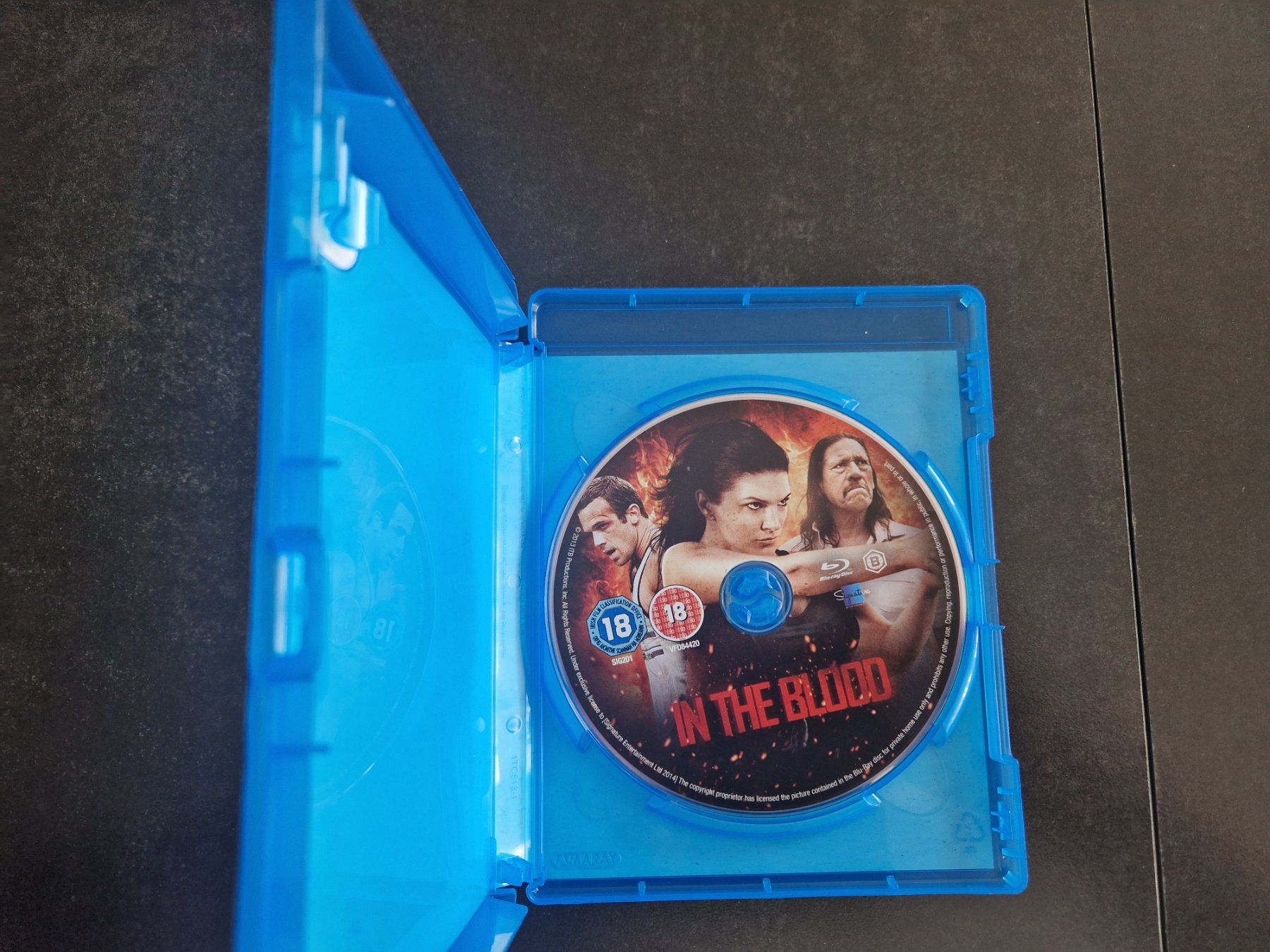Tutti i DVDs: In The Blood Blu-Ray Topzustand – Usato da Buchs SG venduto da Herc01 1