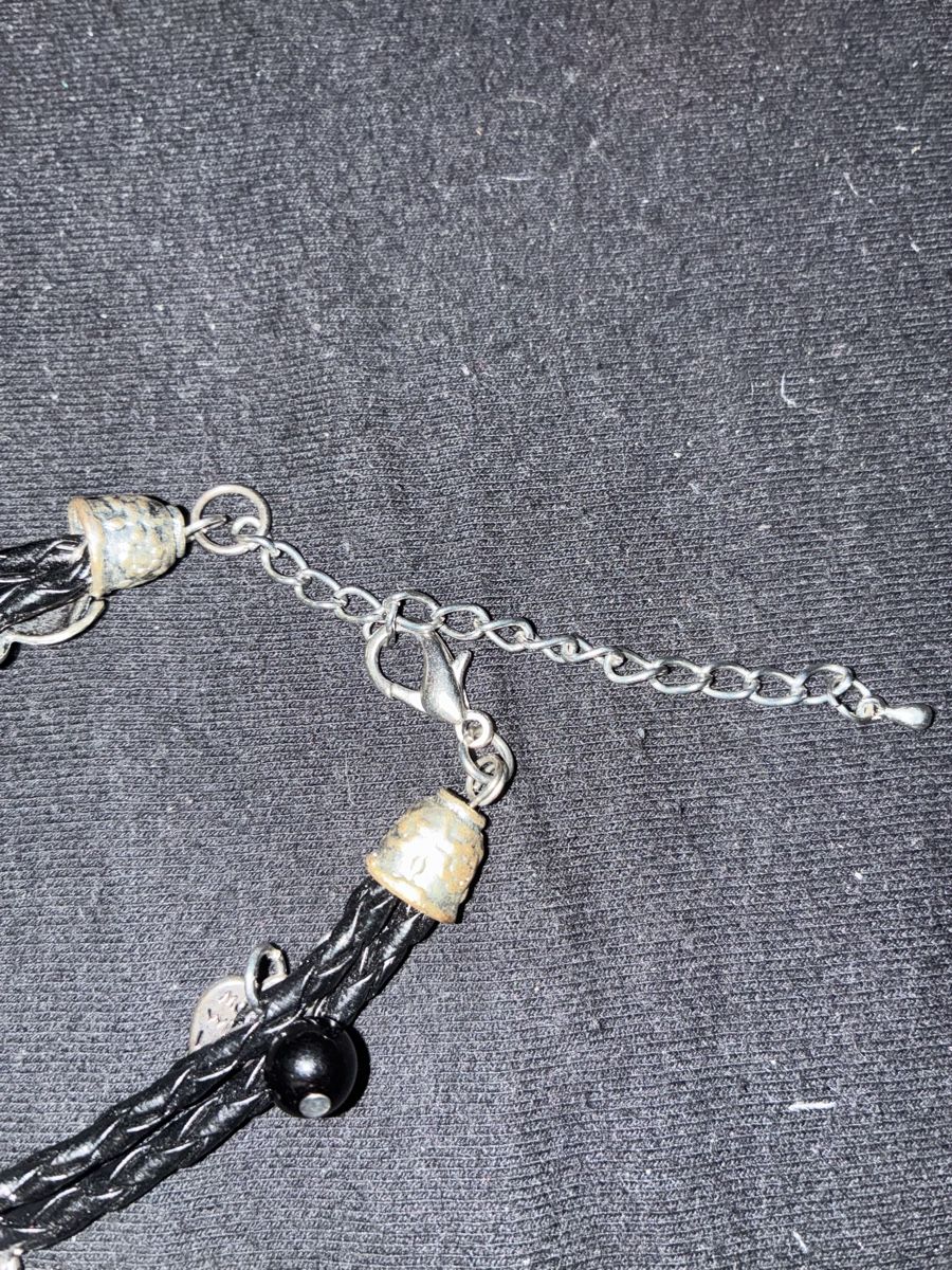 Bracciali & Braccialetti: Armband geflochten schwarz mit Charms  – Usato da Dübendorf venduto da ana_wp8y 1