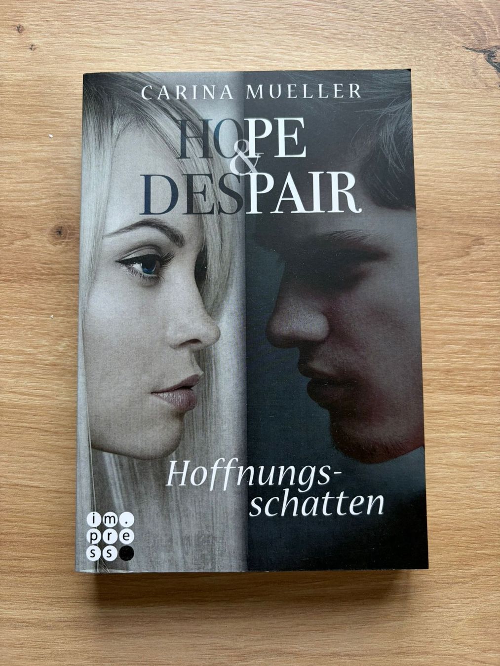 Libri: Carina Mueller, Hope & Despair: Hoffnungsschatten – Nuovo (secondo la descrizione) da Frasnacht venduto da ele_gdd2