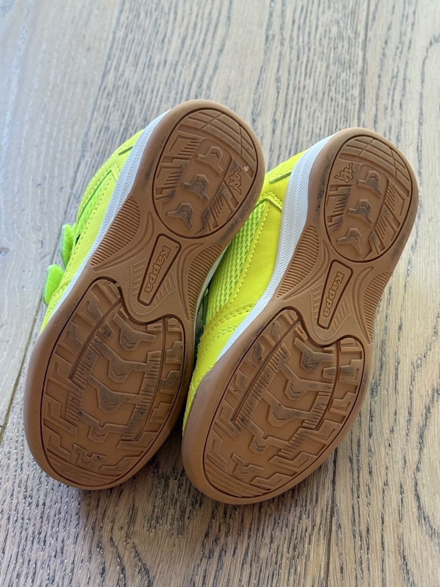 Schuhe für Jungen: Hallenturnschuhe Grösse 27 – Gebraucht aus Therwil von ang_7jcm 1
