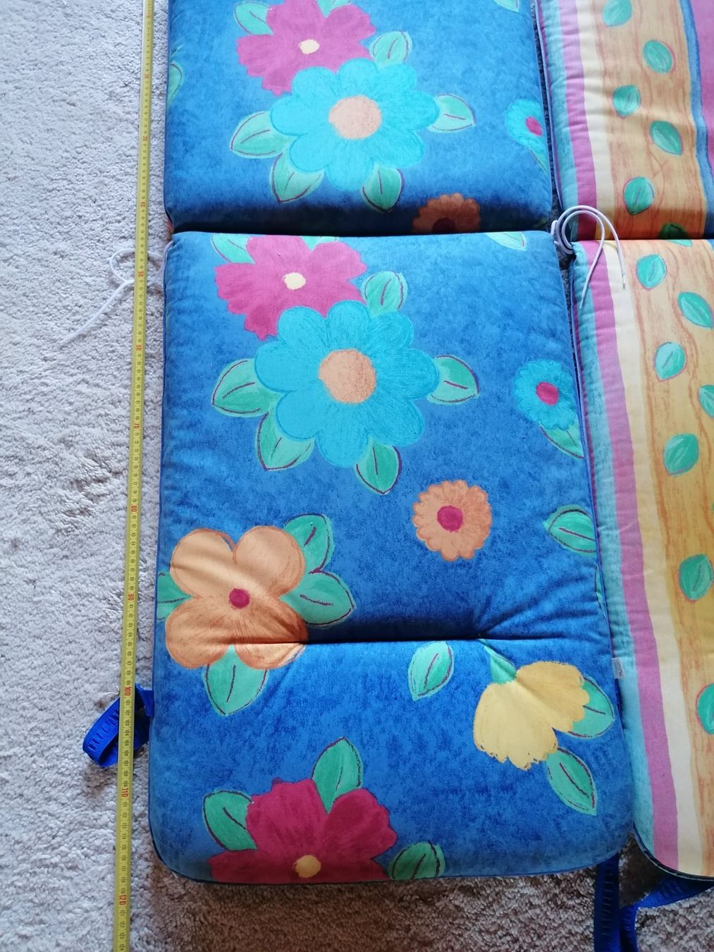 Kissen: 2 Stück Stuhlpolster ++2-seitig verwendbar++ – Gebraucht aus Aeugst am Albis von Stevens4 1