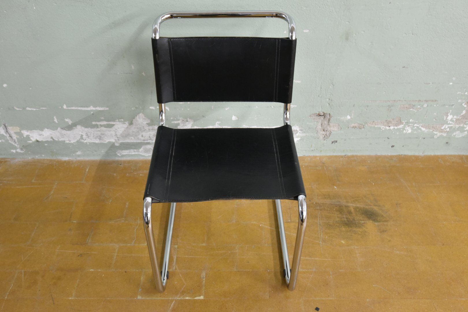 Sedie: Freischwinger Stuhl aus Leder – Usato da Lichtensteig venduto da Usedinstorecom 3