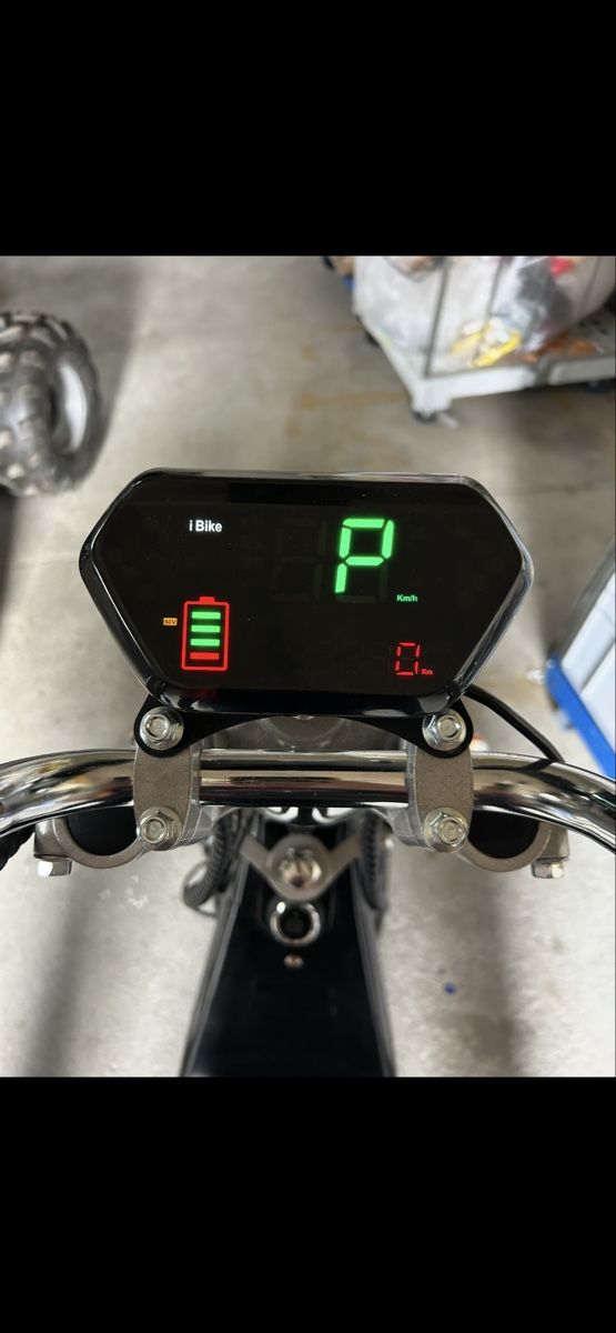 Scooters: Elektroroller schwarz  – Gebraucht aus Guttet-Feschel von Swissdarter 2