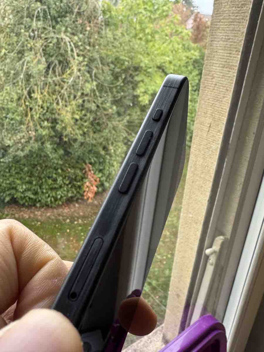Apple Handys / Smartphones: Apple iPhone 15 Pro Black Neu – Neu (gemäss Beschreibung) aus Riehen von lor_d5w8 6