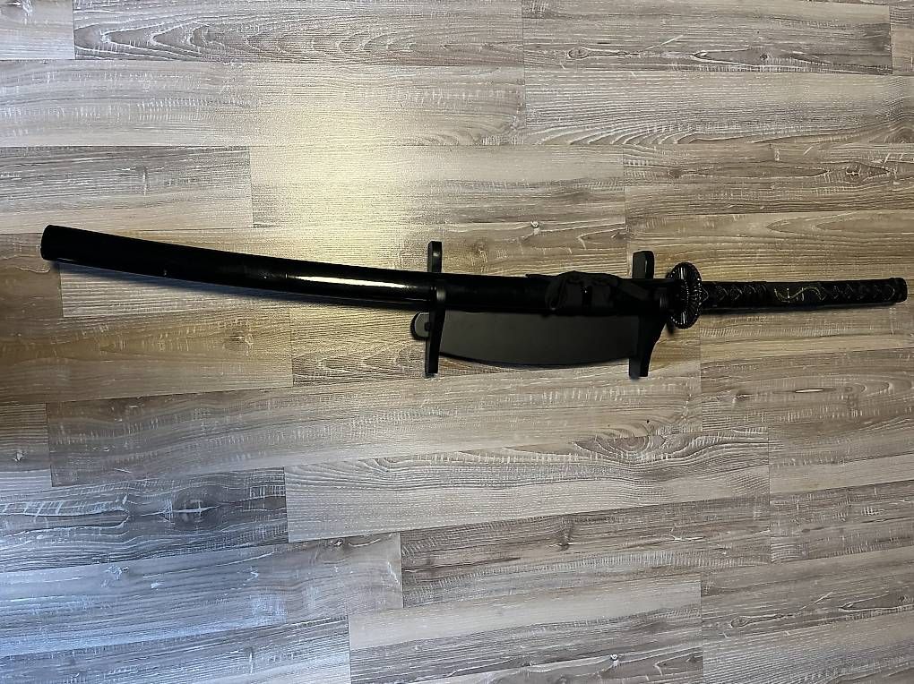 Internationale Kunst: Katana de Hiro Nakamura - HEROES avec support mural – Gebraucht aus Blonay von rou_vr7k