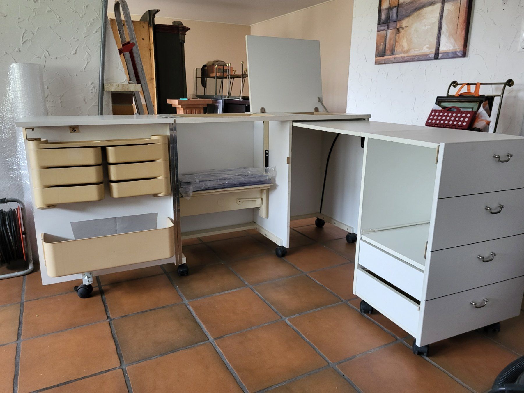 Tables: Nähtisch, weiss, multifunktionales Wunder – D'occasion à Berg par Yogi67 2