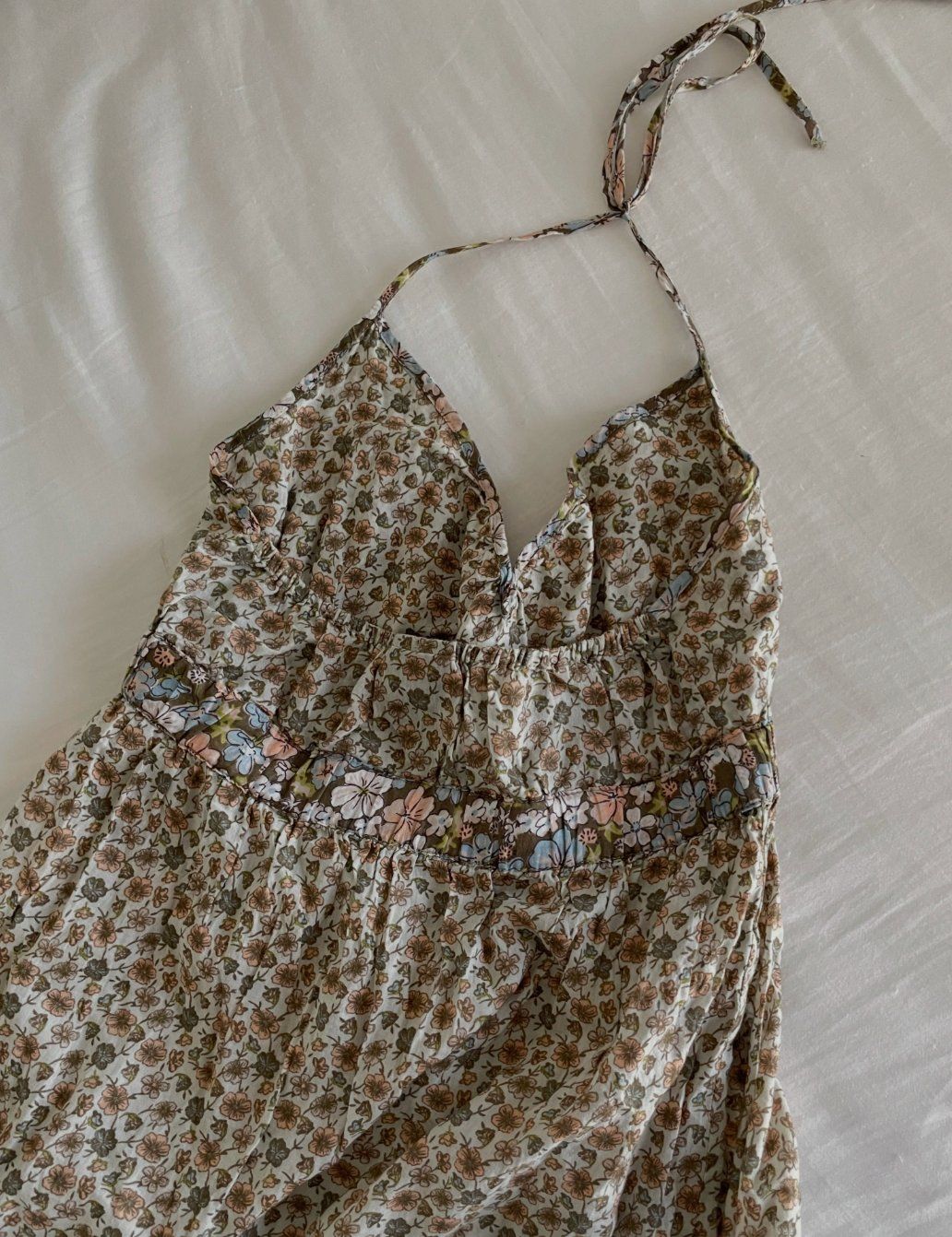 Vestiti: Floral Tie Halter Dress – Usato da Genève venduto da toandfrom 3