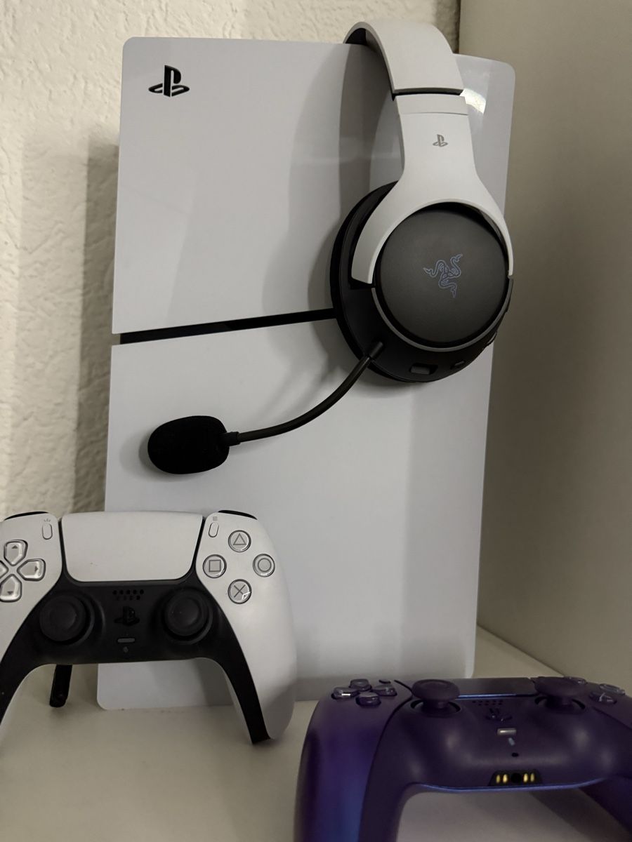 Consoles: Playstation 5 Bundle: Konsole, Headset & 2 Controller – D'occasion à Boswil par virgi06 3