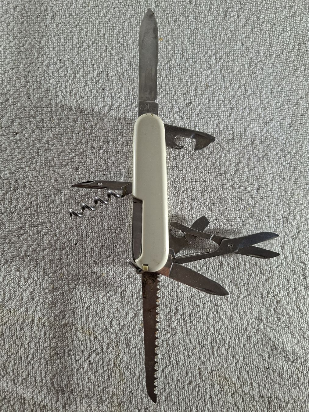 Victorinox Taschenmesser: 2 Viktorinox Officier Suisse – Gebraucht aus Grindelwald von carro5 4