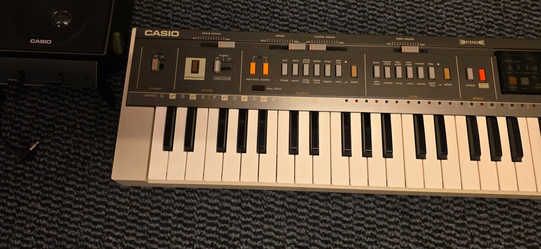 Casio Strumenti musicali: Casio MT-800 Casiotone E-Piano Synthesizer, Boxen + Koffer – Usato da Zürich venduto da spin23 3