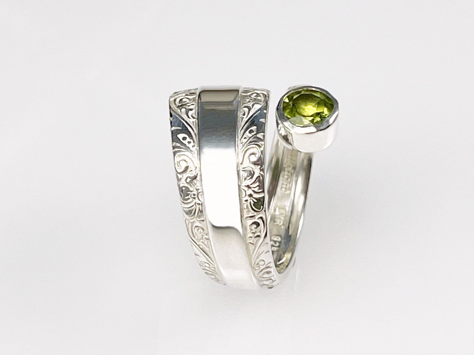 Ringe: Offener Silberring (Silber 925) mit facettiertem Peridot – Neu und originalverpackt aus Meilen von Byrd-bijoux 3