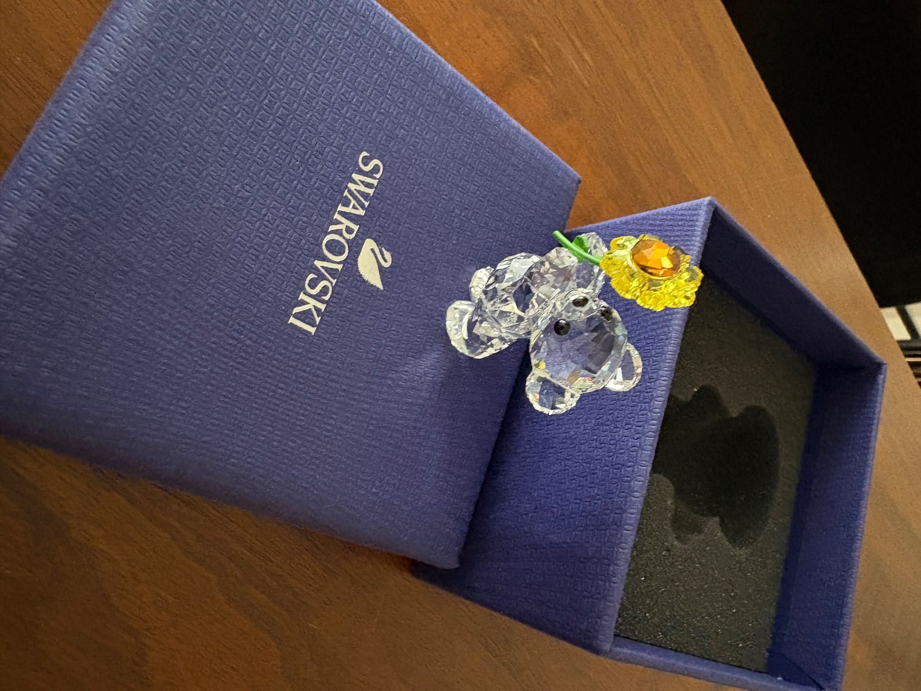 Swarovski Figurines: Swarowski Bär mit Blume – D'occasion à Nidau par Luca_Emilio 1