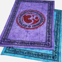 Tagesdecke Dekotuch Om- Gayatri Mantra 140x210cm Lila Türkis