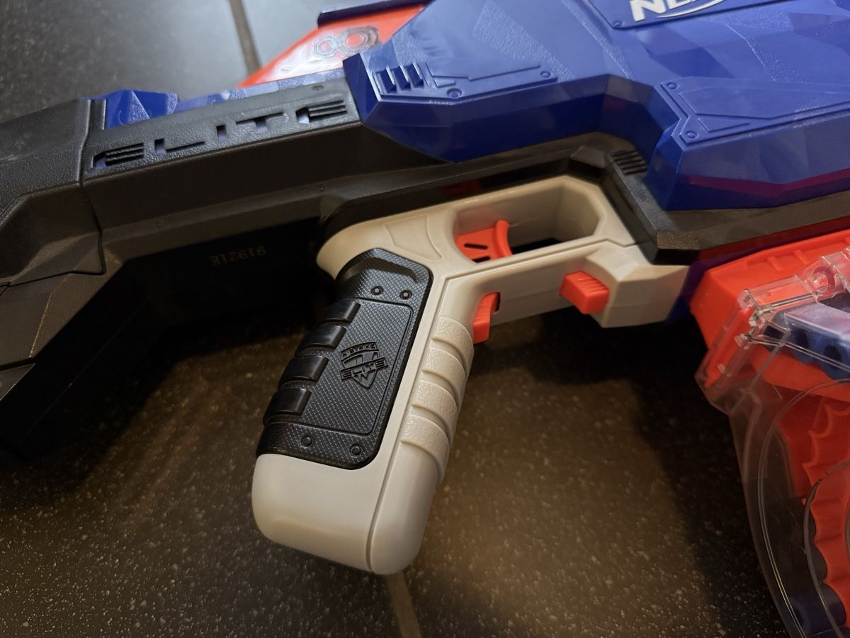 Nerf Jouets: Nerf Infinus + 30 Pfeile – D'occasion à Eglisau par Luzy67 2