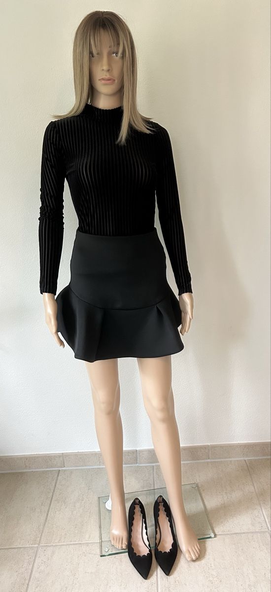 Tops: Black Velvet Mock Neck Top - XS – Neu (gemäss Beschreibung) aus Saland von ele_vc96 1