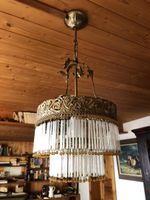 Lustre vintage unique avec détails en laiton doré!