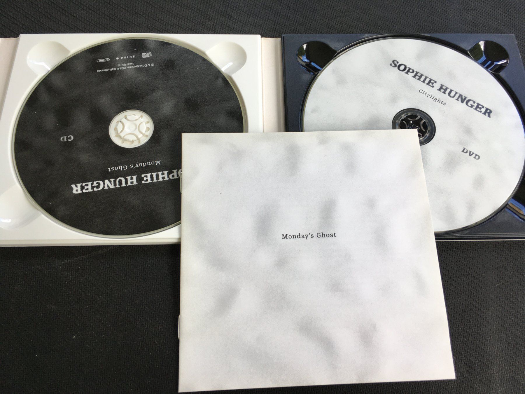CD: Sophie Hunger - Monday's Ghost -CD- CD+DVD – Usato da St.Gallen venduto da MedienJoe 1