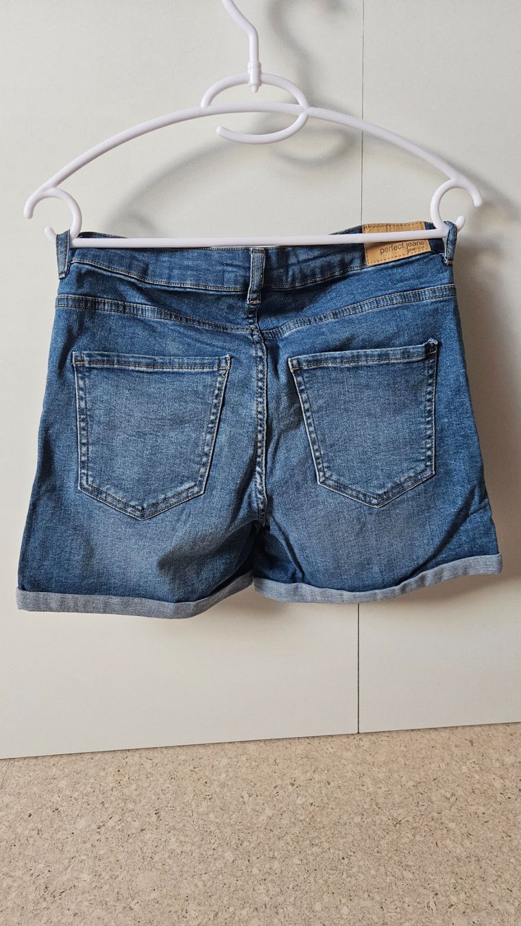 Jeans: Jeans-Short , Perfect Jeans – Gebraucht aus Münchenbuchsee von Yothu 1