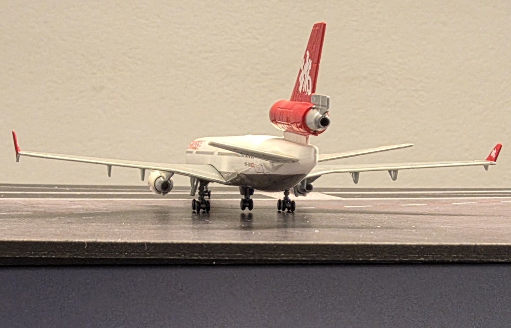 Swissair Kit di modellismo & Modellini statici: Swissair MD-11 Flugzeugmodell 1:400 – Usato da Männedorf venduto da Modellbau-wyss 4