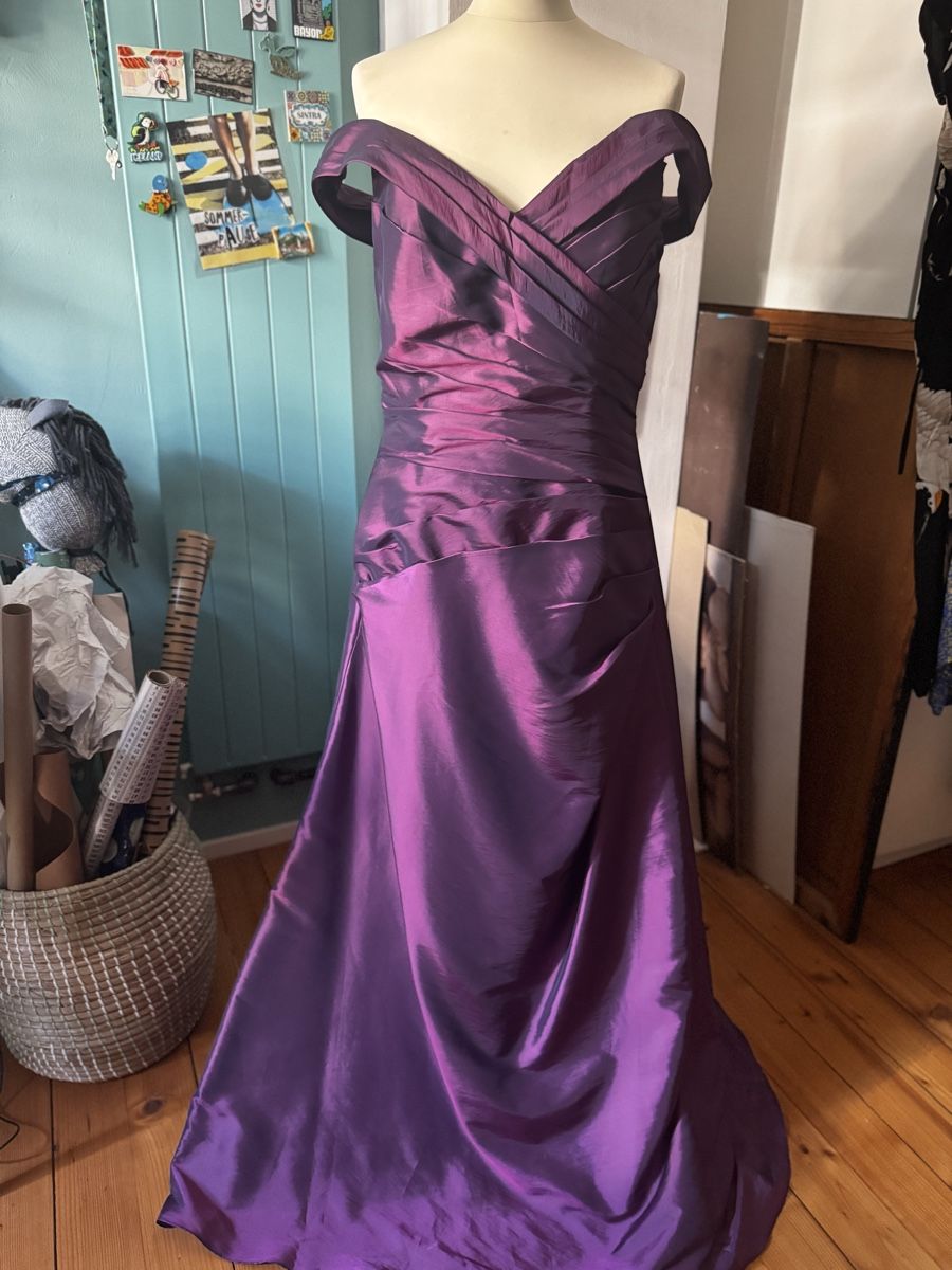 Vestiti: Wunderschönes Ballkleid Violett Grösse 42 – Nuovo (secondo la descrizione) da Uster venduto da twinkle03