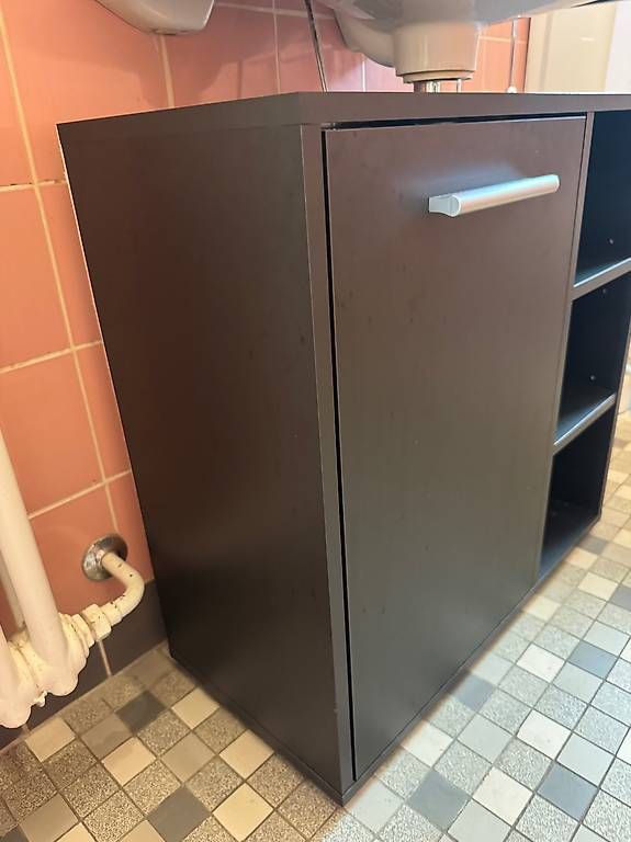 Badezimmermöbel: Waschbeckenunterschrank – Gebraucht aus Basel von fde_d59y 1