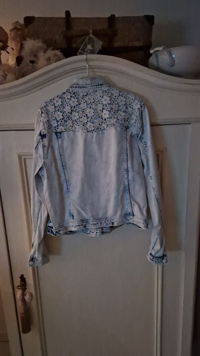 Giacche: Jeansjacke FB Sister hellblau mit Spitzen – Usato da Rütihof venduto da SonneMondSterne1985 2