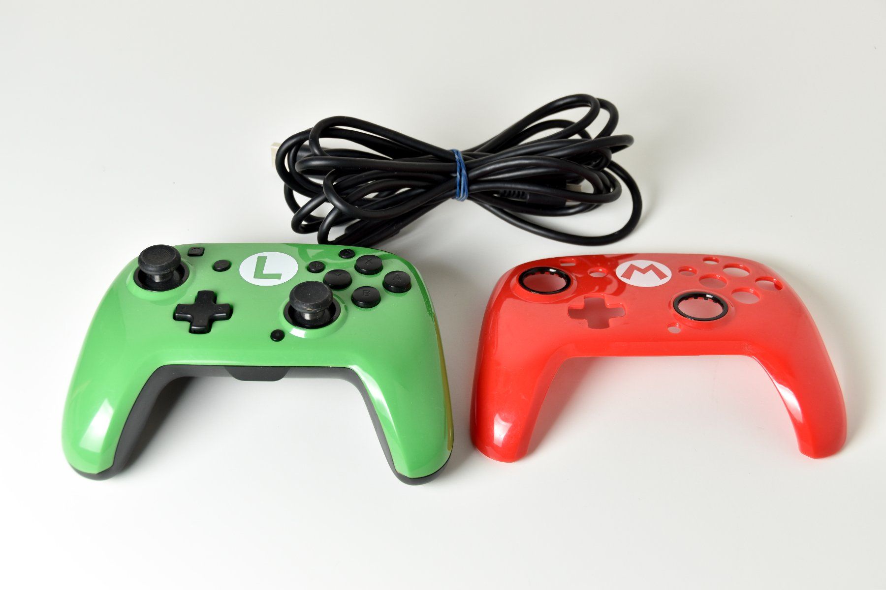 Nintendo Controller: Faceoff Deluxe Wired Pro Controller – Super Mario Edition – Usato da Kloten venduto da Photo_Fan