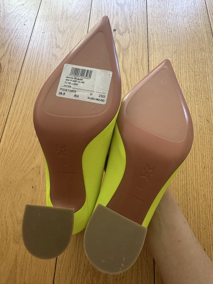 Amina Muaddi Scarpe da donna: Amina Muaddi Neon Yellow Heels, Size 38.5 – Nuovo (secondo la descrizione) da Geneve venduto da iri_dr5s 5