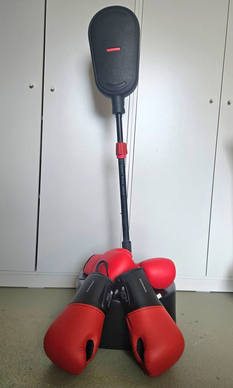 Decathlon Sacchi da boxe: Punching Ball mit Handschuhen gebraucht/Kinder & Jugendliche – Usato da Kollbrunn venduto da tsrg2013 3