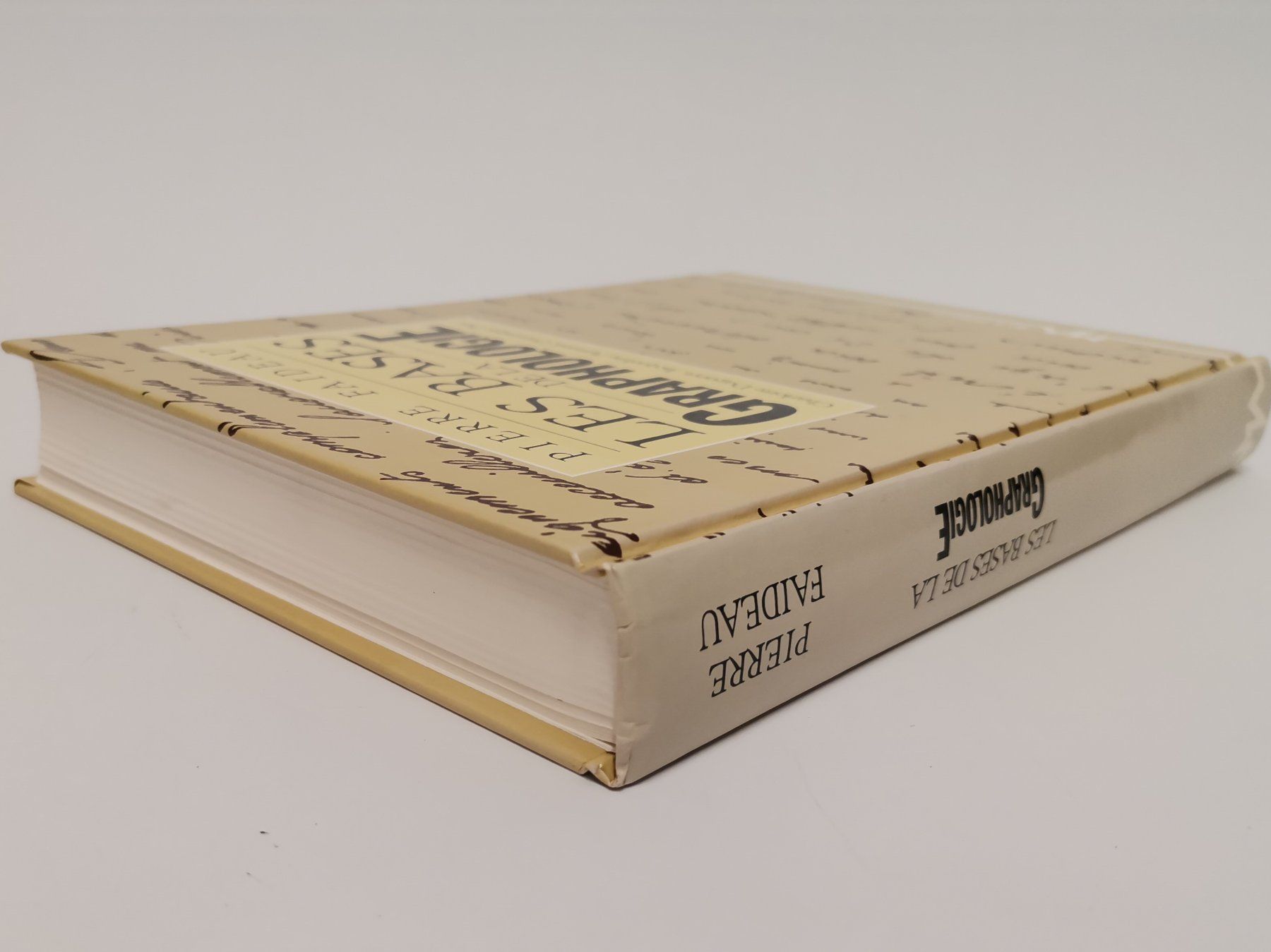 Bücher: BUCH - Les Bases de la Graphologie – Gebraucht aus Schaffhausen von Restwert_SH 6
