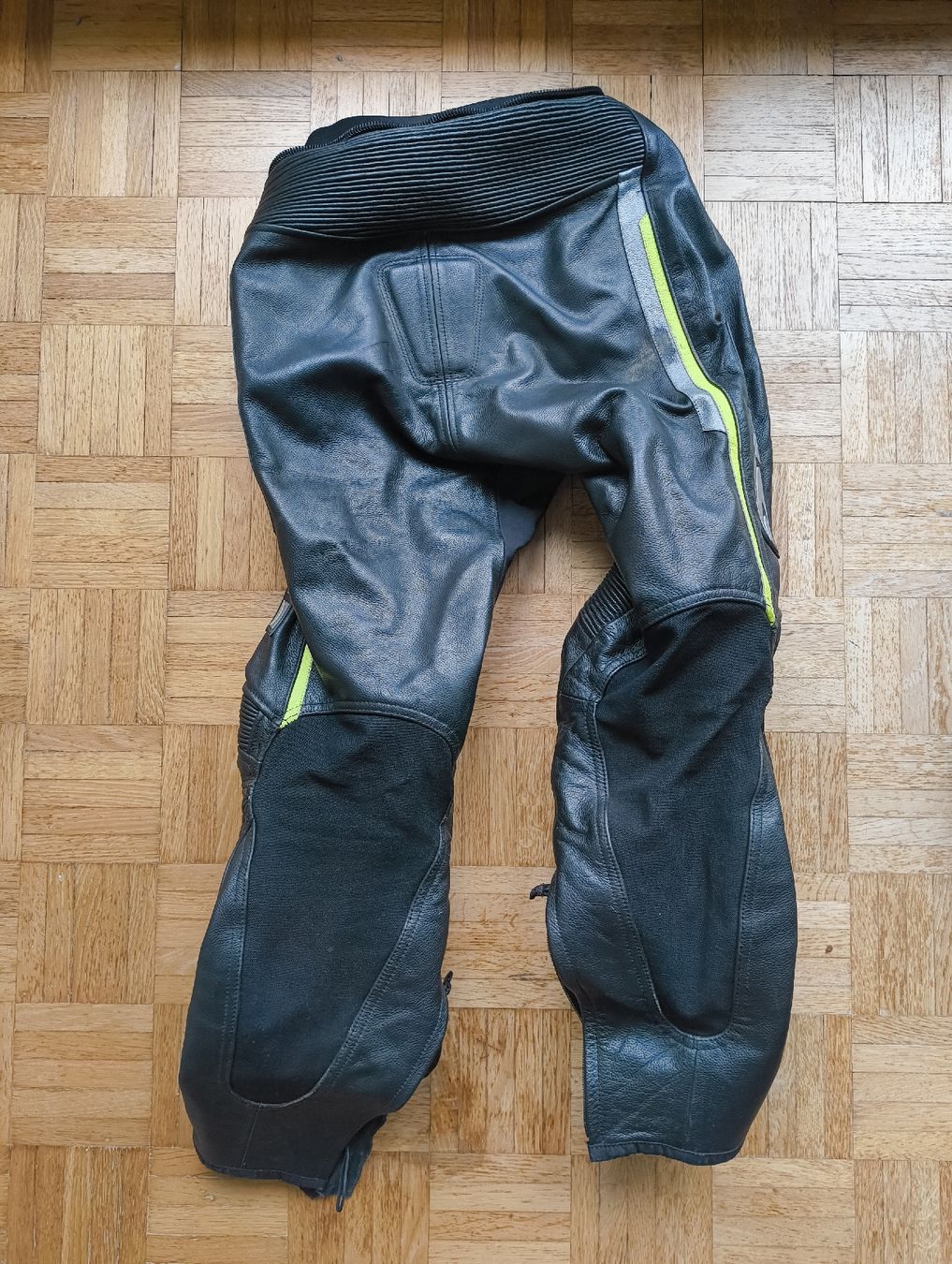 IXS Lotti di vestiti: Leder Motorradkombi Gr. 52 – Usato da Zürich venduto da mario_z 1