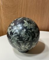 Wunderschöner Porphyrische grün Kugel aus Griechenland