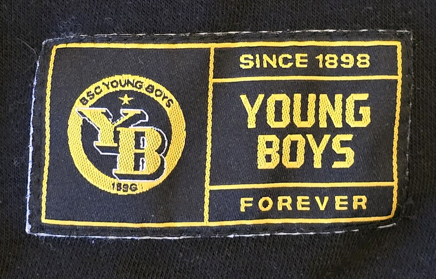 Pullover & Sweatshirts: Young Boys Bern official Sweater, Grosse M – Gebraucht aus Le Mouret von Pantini 3